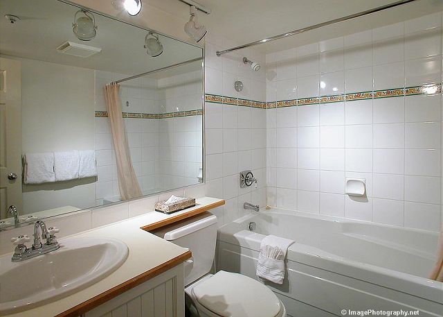 Whistler Aspens on Blackcomb Accommodation 417 Bathroom